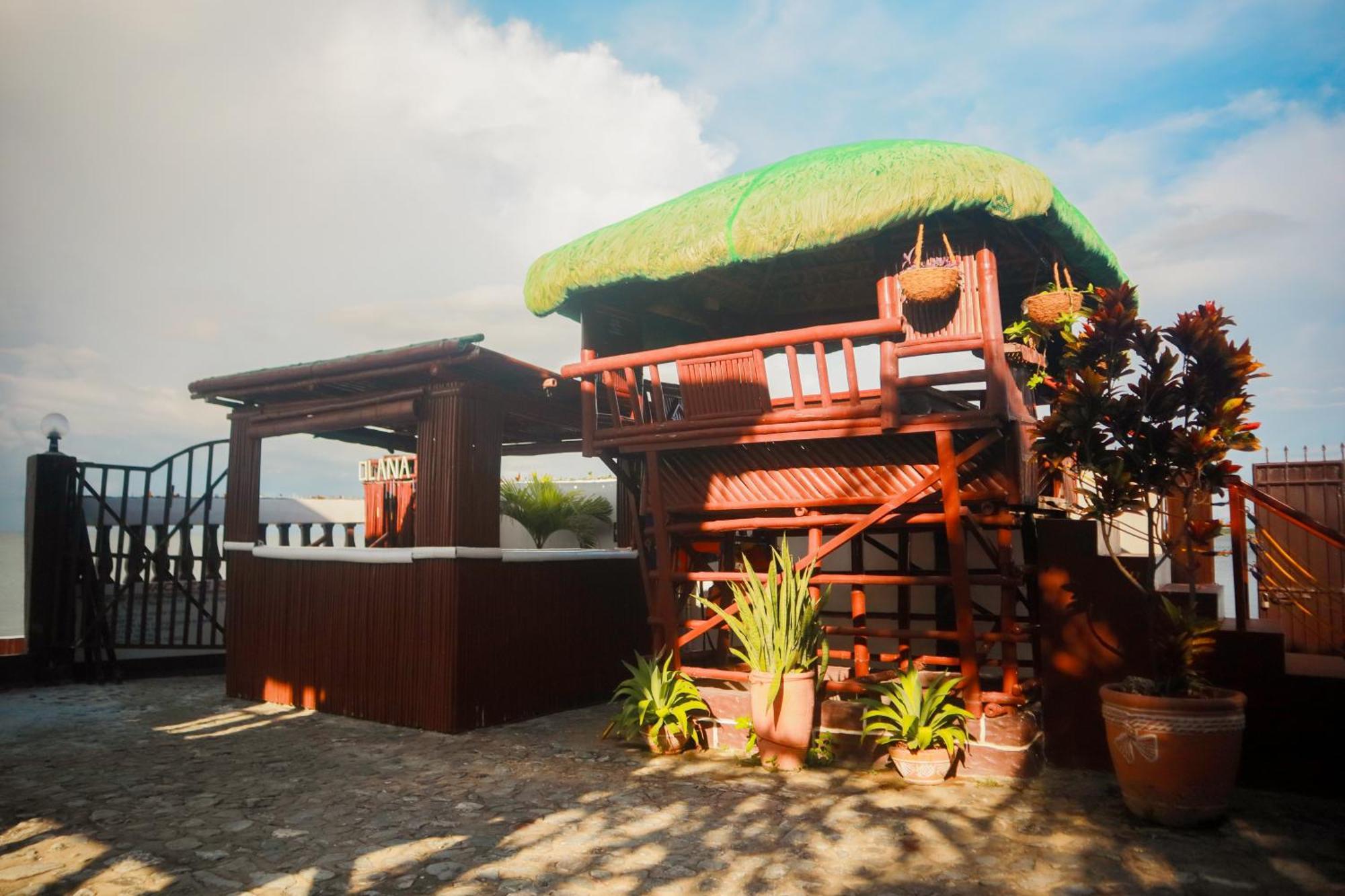 โอลานา เบด แอนด์ เบรกฟาสต์ Bed & Breakfast Labrador ภายนอก รูปภาพ